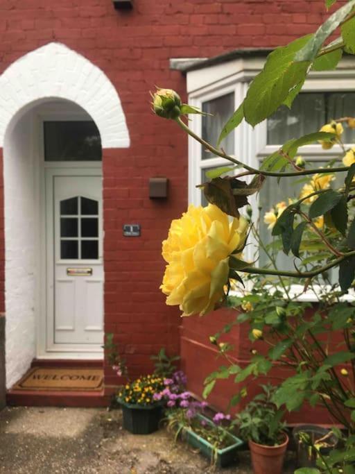 Апартаменты Peaceful House Near Pearson Park Кингстон-апон-Халл Экстерьер фото